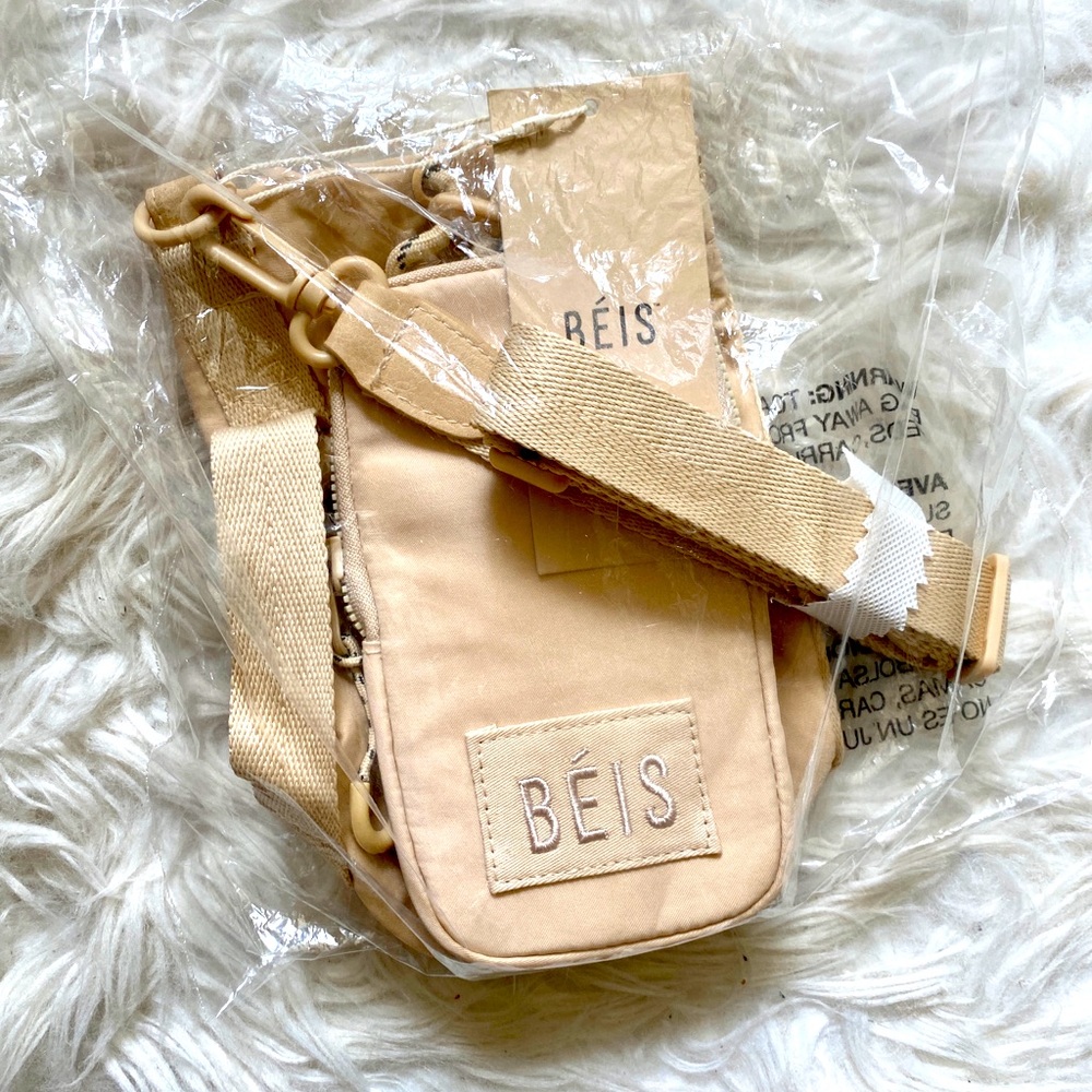 Beis - The Water Bottle Sling in Beige
